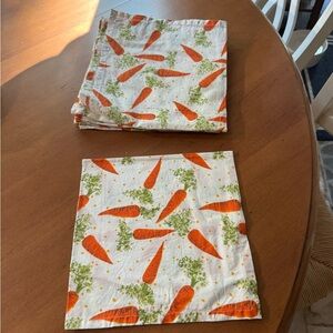 Pier 1 Orange and Green Carrot Napkins ( Set of 12 )